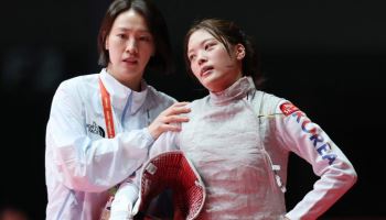첫 아시안게임서 은빛 찌르기… 박지희, 여자 플뢰레 은메달