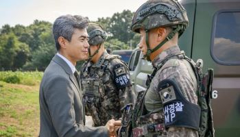 강신철, DMZ 지뢰 폭발 육군 25사단 방문…"적 도발 시 단호한 대응"