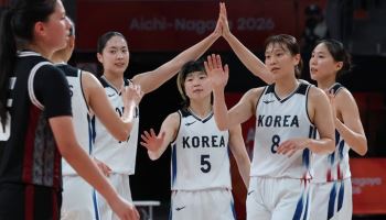 12명 모두 득점…여자 농구, 42점 차 대승으로 4강행