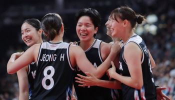 '리바운드 21개 뒤졌지만' 한국 女농구, ‘최강’ 중국 꺾고 결승행…銀 확보