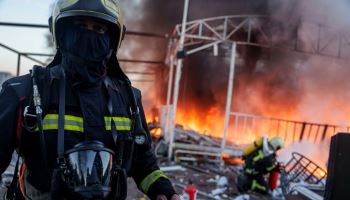 러 공습에 우크라 최대 제철소 멈췄다…근로자 5명 사망