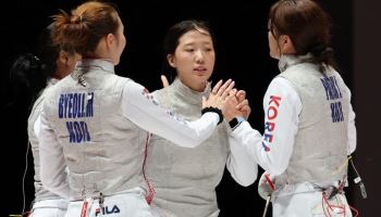 27-22서 뒤집혔다…女플뢰레, 일본에 1점 차 역전패 은메달
