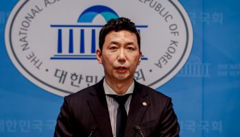 AI 안전 평가 인력 英 200명·美 34명…한국은 고작 ‘6명’