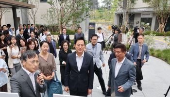 낡은 주거지, 새 아파트로…'모아주택 1호' 방문한 吳 "부동산 시장 안정 시킬 대책&quo...