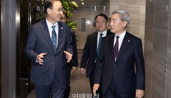 "최적 정책조합 찾자" 이형일·신현송 첫 회동