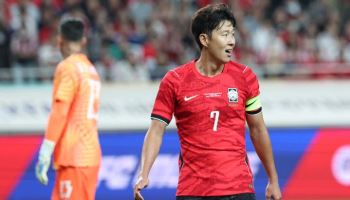 중원 싸움-상대 압박에 밀린 모레노호…4-4-2 약점 드러났다