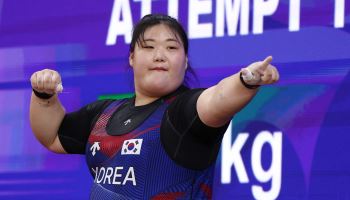 300㎏ 들어 올린 박혜정… 한국 신기록 2개 세우고 은메달