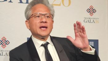 젠슨 황 “AI 성능·안전 함께 발전…안전 기술 개발 가속해야”(종합)