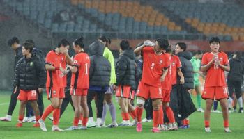 기회 놓치고 수비 실수까지…여자 축구, 일본에 막혀 결승행 좌절