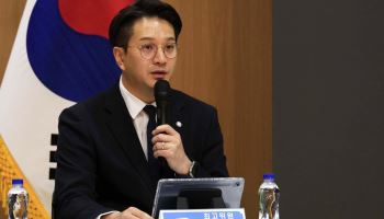 與 전용기 “멸칭 사용, 갈등의 씨앗... 서로 사과해야”