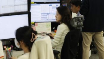 [속보]코스피, 美금리 부담에 약세 출발…외인·기관 동반 ‘팔자’