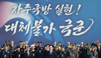 李 “전작권 환수 반드시”…DMZ 지뢰 사건엔 北 언급 없이 '불의의 사고'