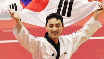 윤규성, 첫 아시안게임서 ‘금빛 품새’…한국 남녀 개인전 2연속 석권