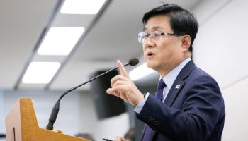 탄소감축 못했는데 AI·반도체 전력수요↑…김성환 장관 “내년 재생E 10GW”
