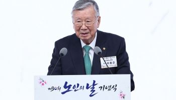 이중근 대한노인회장 “노인연령 상향·재가 임종 통합돌봄 추진”