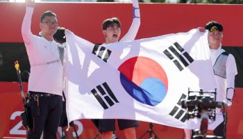 김우진 16년 만에 단체전 金… 남자 양궁, 아시안게임 2연패