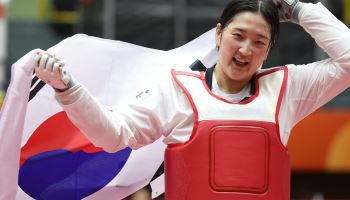 송다빈, 첫 아시안게임서 정상…한국 태권도 겨루기 첫 금메달