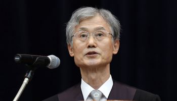 與 "대법관 공석 215일...조희대 재제청 거부 위헌적 직무유기"