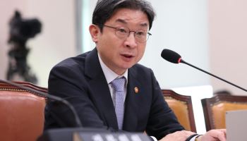 은행 줄줄이 털리자 ‘비상’…금융위원장 “AI 해킹 가능성도”