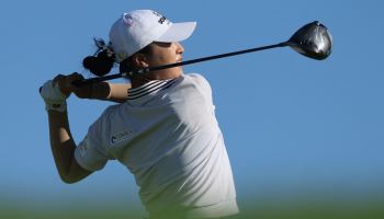 "티띠꾼에게 배우며 즐기겠다"…윤이나, 3타 차 뒤집기 LPGA 첫 승 도전