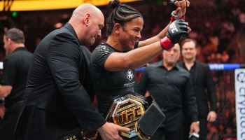 태권도 발차기로 UFC 정상… 실바, 여성 플라이급 챔피언 등극