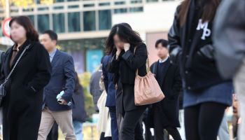 쌀쌀한 아침…전국 대부분 강한 바람