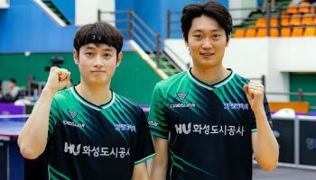 새 짝도, 오랜 짝도 웃었다… 조대성·서중원, 김서윤·윤효빈 남녀 복식 정상