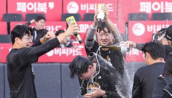 화려하진 않아도 강했다…KT 정상으로 이끈 이강철표 ‘믿음 야구’