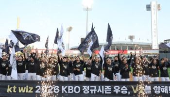 KT 우승한 날, 관중도 새 역사…프로야구 역대 최다 1236만명 돌파