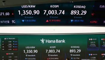 한 달 새 20%대 뛴 반도체 공정·소부장 ETF…이달도 달릴까