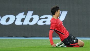 손흥민, 차범근 넘었다…한국, 우즈벡에 1-0 리드 전반 마무리