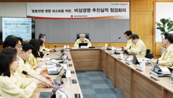 서류도 면접도 '꼴찌'인데 사장됐다…野가 꺼낸 ‘김현지 주례 인연’