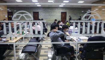 “농민 몰아내고 결국 태양광이냐”…농식품부 국감, 피켓 공방에 초반 중단