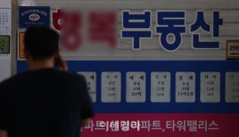 서울 아파트 거래 2년 9개월 만 최저…매물 늘어도 집값은 뛴다