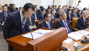 여야 뭇매 맞은 선관위…위철환 위원장 직무대행 "책임 통감"