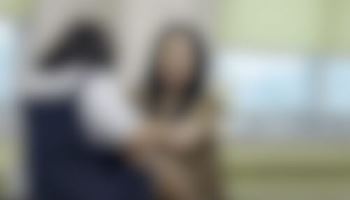 교사 때린 초5 여학생 결국 '강제 전학'…부모는 교사 고소