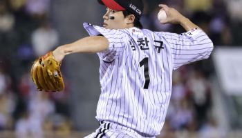 잠실 마지막 ‘한 지붕 맞대결’, LG가 웃었다…임찬규 15승 단독 선두
