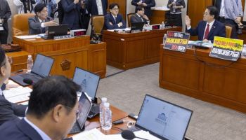 미래대응기금 격돌…野 "빚 갚아야" vs 박홍근 "성장 투자"