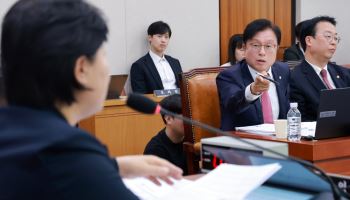 野 “서영교가 18인분 중 6인분 먹은 꼴”... 서영교 “모욕적인 발언”