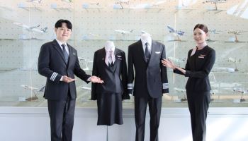 트리니티항공, 국립항공박물관에 새 승무원 유니폼 기증