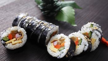 김제 축제서 김밥 먹었다가…313명 '집단 식중독' 의심