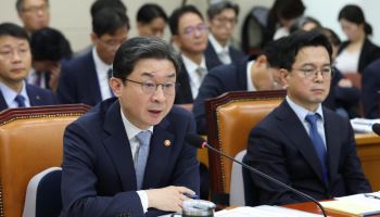 이억원 "AI 해킹 막으려면 AI 써야…가계부채 수준 높아 연착륙 필요"(종합)