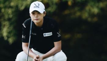 "선두권 정말 오랜만" 박성현, 2타 차 공동 2위…3연패 도전 김효주는 9위