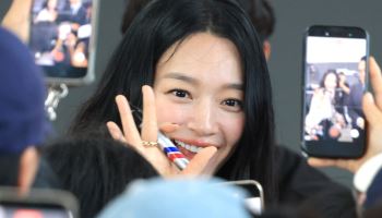 신민아 뜨자 "예쁘다" 웅성웅성…'재혼황후' 다 모였다 [BIFF]