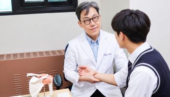 수능 앞둔 수험생, 팔꿈치가 혹처럼 붓는다면?