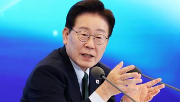 李 대통령 "품격·권위 없다 비난해도 SNS 소통 계속할 것"