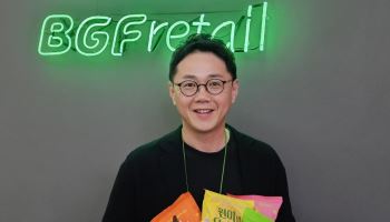 "멤버 취향 담고 포토카드 더했다"…CU, 리센느빵 흥행 비결