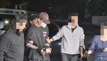 `장모 살해·아내 납치` 20대, 송파서 압송…혼인무효소송 중 범행