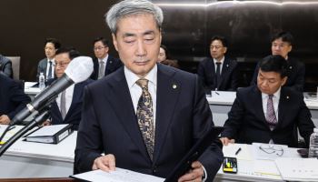 "확장 재정에 왜 말 없나"…신현송 "재정 지속가능성에 목소리 내겠다"