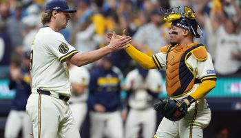 '철벽 불펜' 밀워키, 다저스에 2-1 승리...NLCS 기선 제압